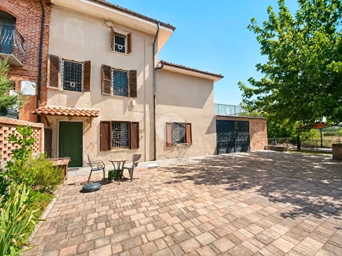 Casa con 7 locali in vendita in Località Stazione, Tonco