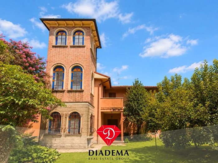 Casa con 6 locali in vendita in Via Virgilio, Malnate