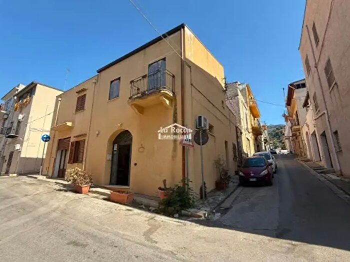 Casa con 5 locali in vendita in Via Pasquale Calvi, Castellammare Del Golfo
