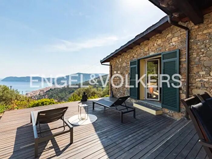 Casa quadrilocale in vendita in Strada Panoramica SolvaCavia, Alassio
