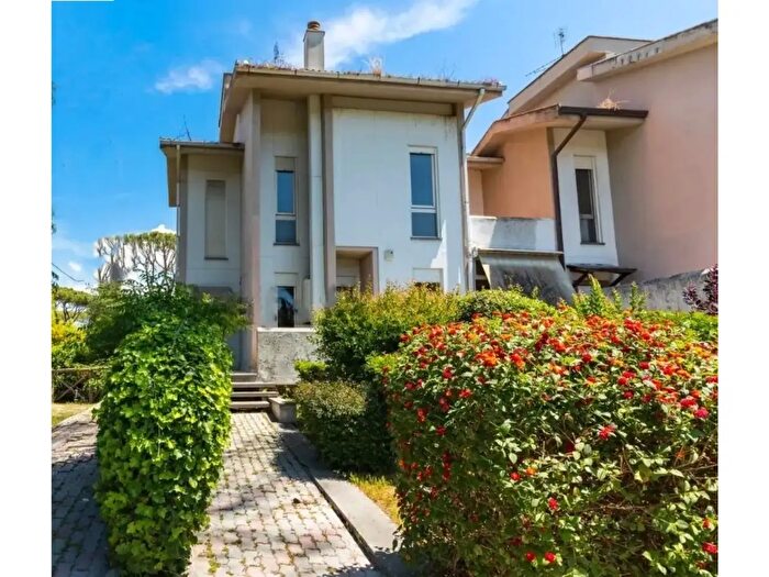 Casa con 8 locali in vendita in Via Solone, Roma