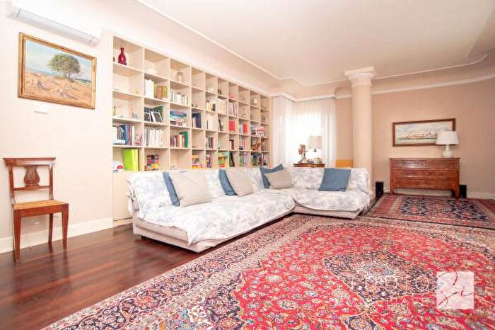 Appartamento con 5 locali in vendita in Via Monte Bianco, Pistoia