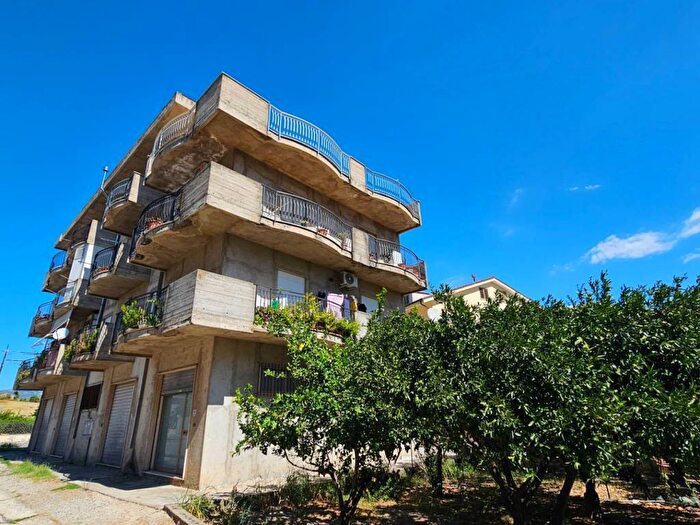 Appartamento quadrilocale in affitto in via XXV Aprile, Marina Di Davoli, Davoli