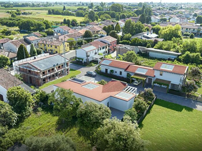 Casa quadrilocale in vendita in Veronella