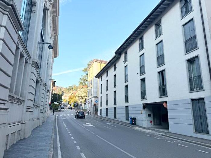 Appartamento trilocale in vendita in Via Francesco Nullo, Bergamo