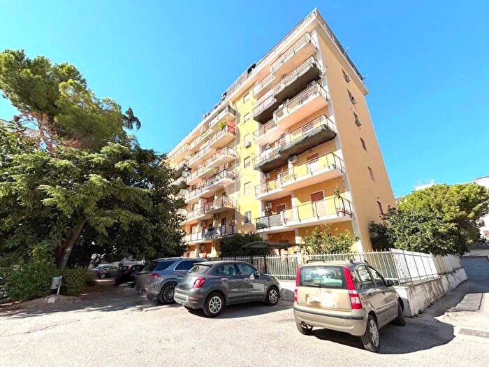 Appartamento quadrilocale in affitto in Via Rinaldo D'Aquino, Zisa, Palermo