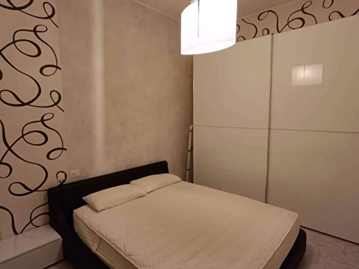 Appartamento bilocale in affitto in Piazza Firenze, Cenisio, Milano