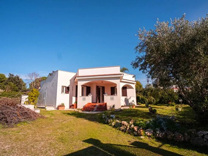 Casa con 6 locali in vendita in Iale dei Tosca, Pulsano