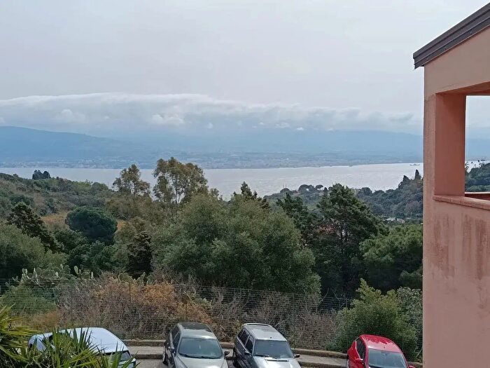 Casa con 6 locali in vendita in Via Gambadoro, Messina