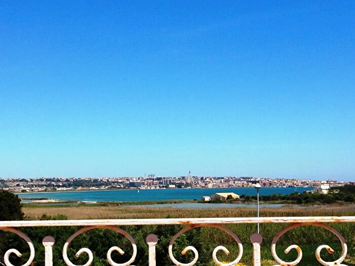 Casa con 9 locali in vendita in Via Lido Sacramento, Siracusa