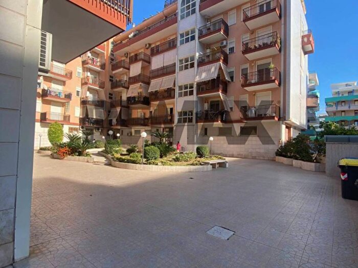 Appartamento trilocale in affitto in via Attilio Gisotti, Trani
