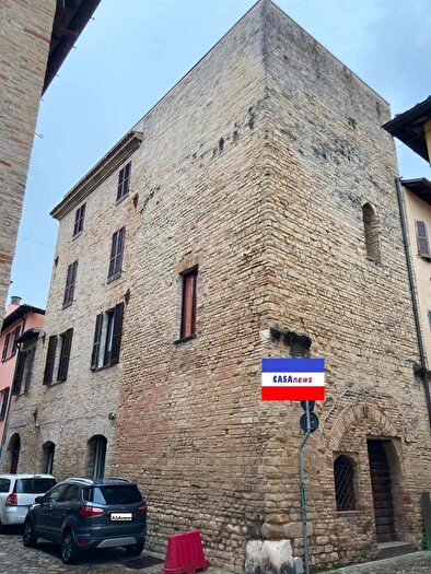 Appartamento con 10 locali in vendita in Via Nolfi Fano, Fano