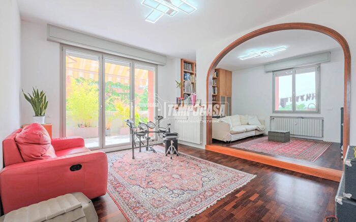 Appartamento con 5 locali in vendita in Imola