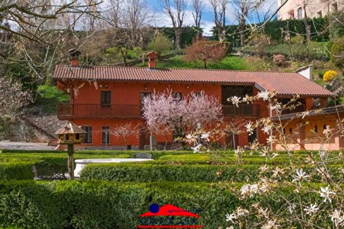 Casa con 6 locali in vendita in Piazza Generale Armando Diaz, Busca