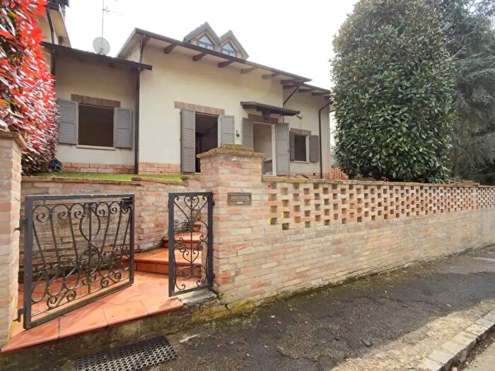 Casa con 8 locali in vendita in Via Leopardi, Castelvetro Di Modena
