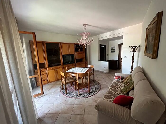 Appartamento trilocale in vendita in Via Buonarrotti, Spinea
