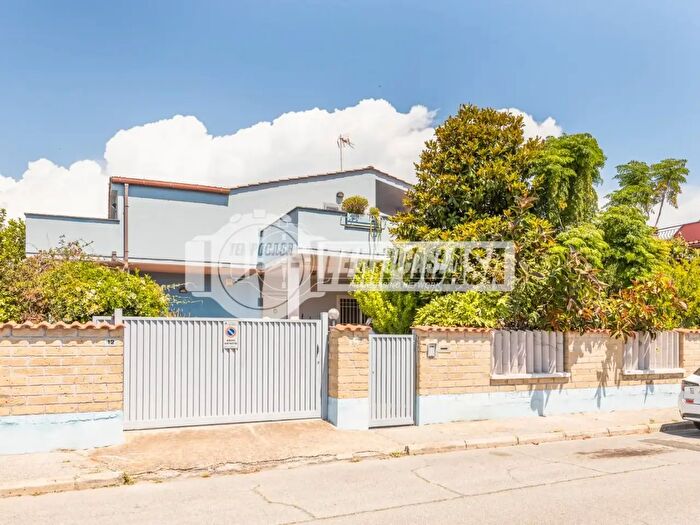 Casa con 7 locali in vendita in Via Vienna, Ladispoli