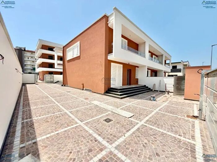 Casa con 5 locali in vendita in Via Francesco Saverio Nitti, Parete