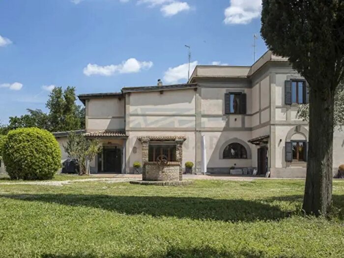 Casa con 6 locali in vendita in Via del Casale Marini, Roma
