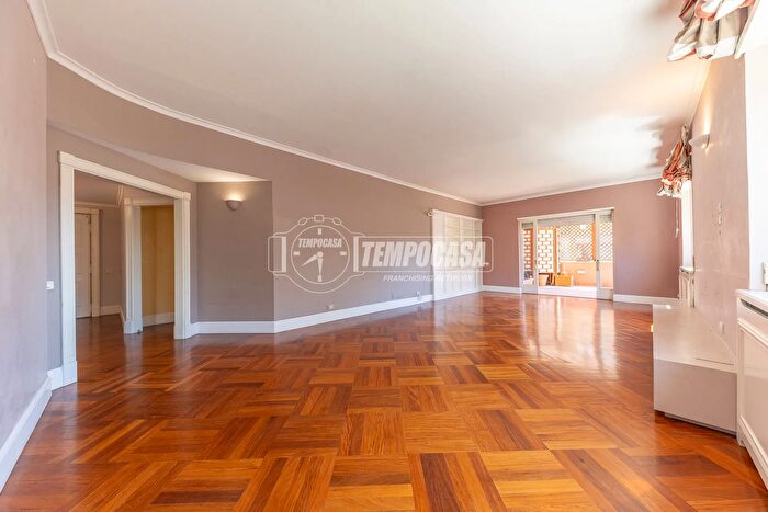 Appartamento con 6 locali in vendita in Via Francesco Coletti, Roma