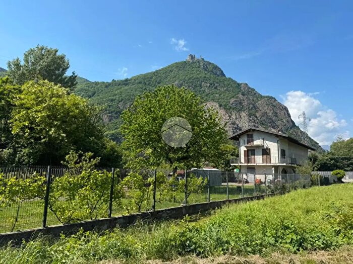 Casa con 8 locali in vendita in Via delle Chiuse, SantAmbrogio Di Torino