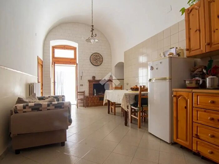 Casa con 8 locali in vendita in Vico Secondo Via Bari, Conversano