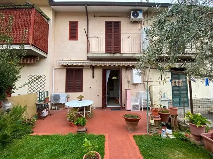 Casa con 6 locali in vendita in Scandicci