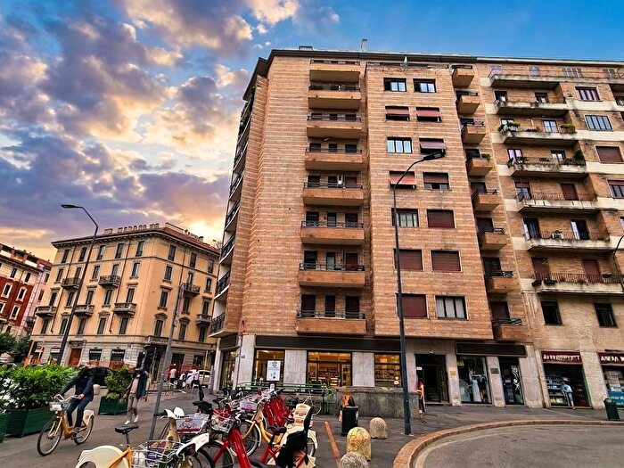 Appartamento trilocale in affitto in Viale Andrea Doria, Centrale, Milano