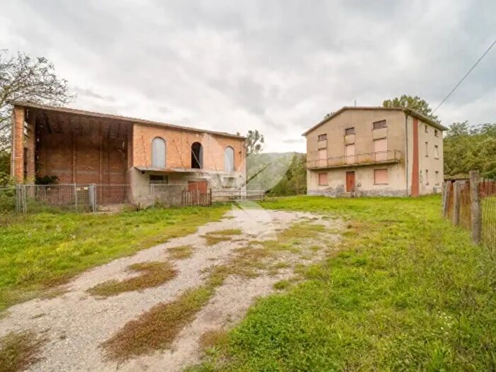 Casa con 6 locali in vendita in Via Ginepro, Vernasca