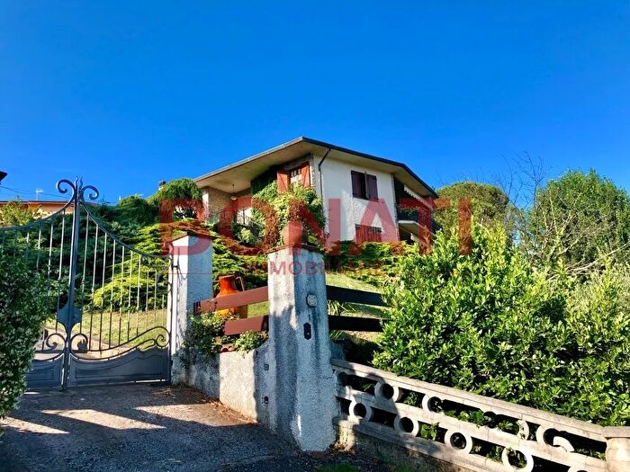 Casa con 18 locali in vendita in Bolano