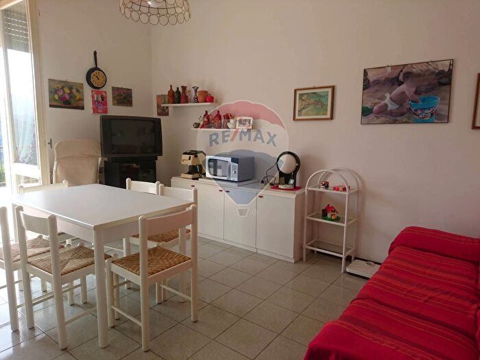 Appartamento trilocale in vendita in Duno