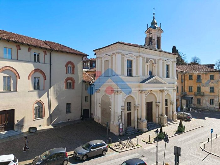 Appartamento trilocale in affitto in Vicolo Romano, Centro Storico, Chieri