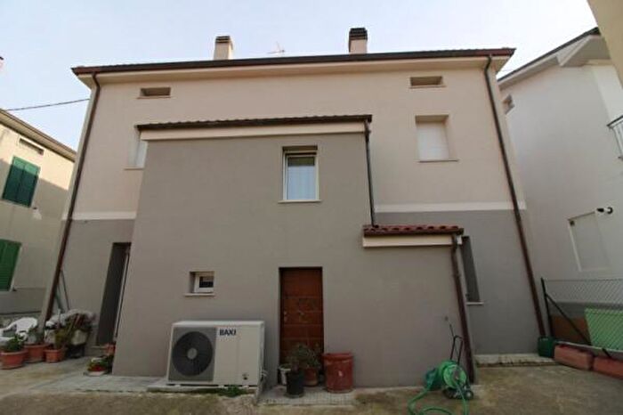 Casa con 6 locali in vendita in Maiolati Spontini