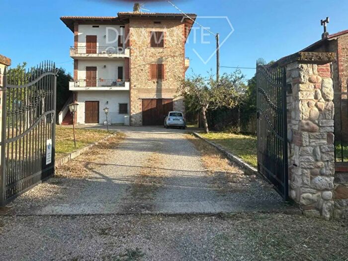 Appartamento quadrilocale in affitto in Castiglione Del Lago