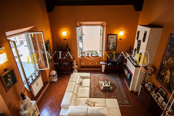 Appartamento con 7 locali in vendita in Lucca