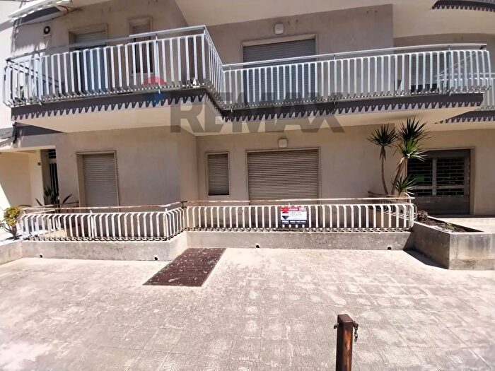 Appartamento con 5 locali in vendita in Via Trani, Modica