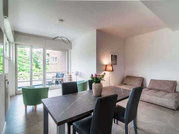 Appartamento trilocale in affitto in Via Gaspare Rosales, Villa Olmo, Como