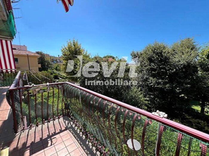 Appartamento quadrilocale in vendita in Via Salute, Portici