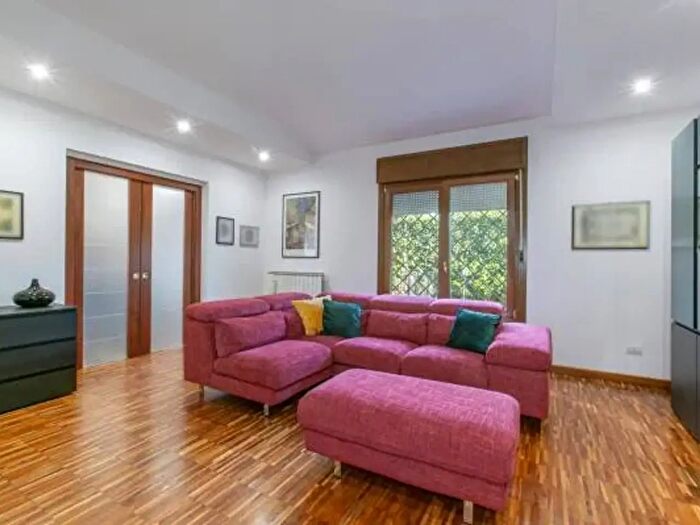 Casa con 5 locali in vendita in Viale Priamo, Pomezia