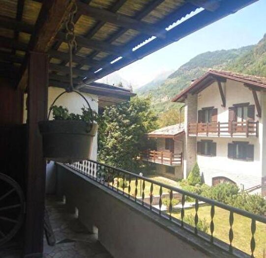 Appartamento con 6 locali in vendita in La Salle