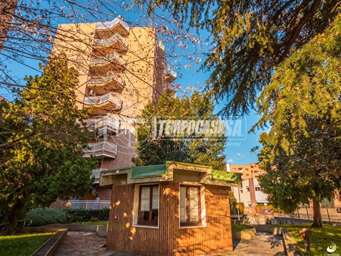 Appartamento trilocale in vendita in Via Luigi Alamanni, Milano