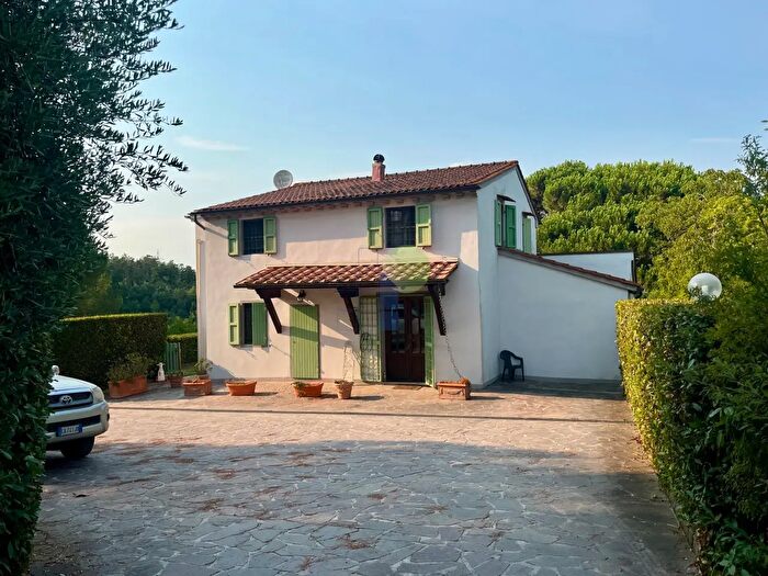 Casa con 8 locali in vendita in Via Fungiaia, Crespina Lorenzana