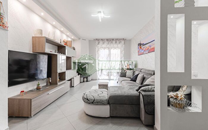 Appartamento trilocale in vendita in Via Bologna, Rodano