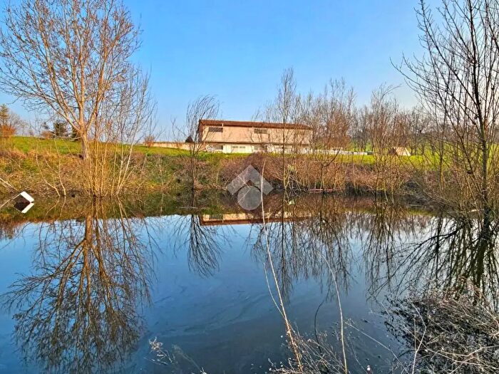 Casa con 8 locali in vendita in Via Tassinara, Saludecio