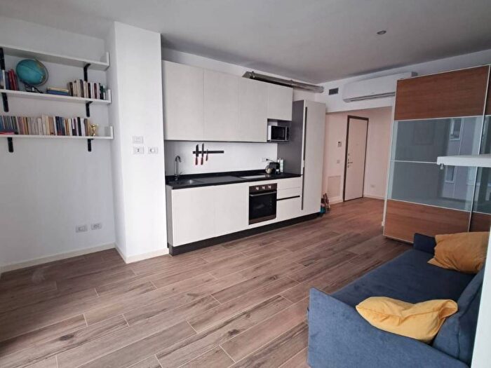 Appartamento monolocale in affitto in Via Giuseppe Compagnoni, Plebisciti Susa, Milano