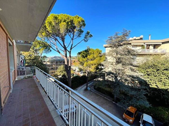 Appartamento quadrilocale in vendita in Via Roma, Macerata