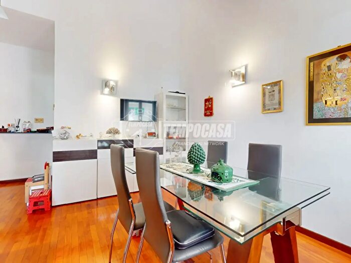Appartamento trilocale in vendita in Via del Commercio, Genova