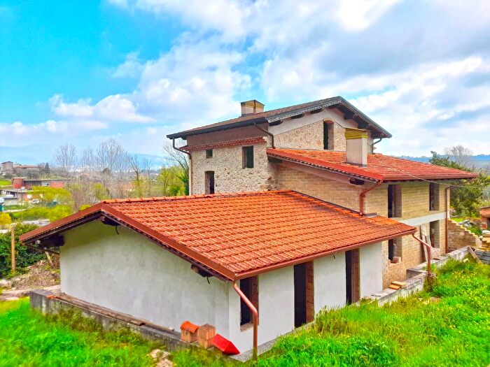 Casa con 6 locali in vendita in Spigno Saturnia