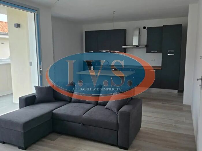 Appartamento trilocale in vendita in Via d Cattaneo, Montegalda