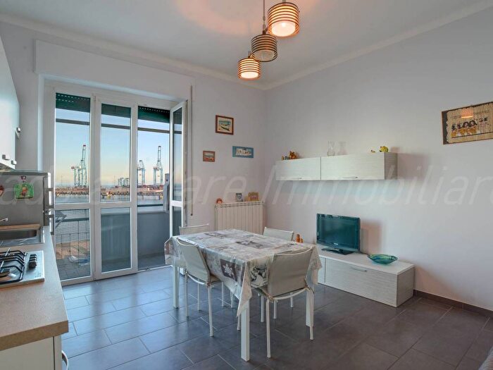 Appartamento bilocale in affitto in Via Aurelia, Vado Centro, Vado Ligure